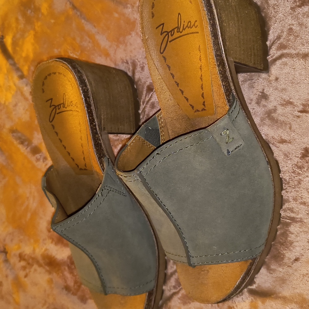 Zodiac Lissa Stacked Block Heel Suede Sandal